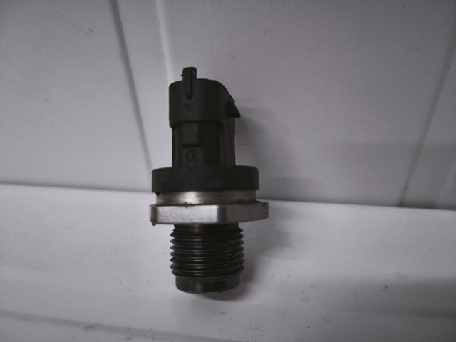 Датчик тиску палива 0281002916 RENAULT