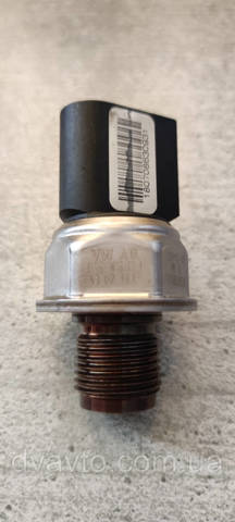 Датчик тиску палива 076906051 VAG