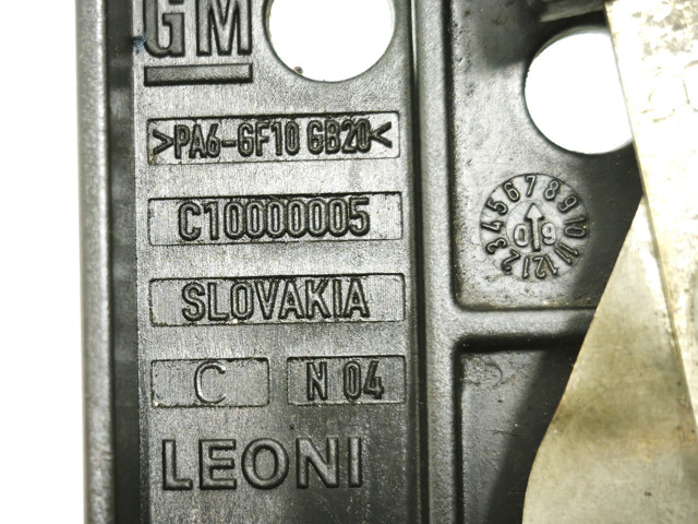 Монтажний блок 13302307 GM