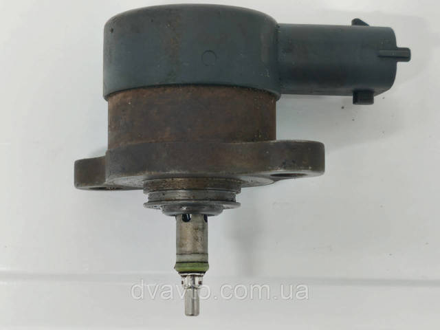Регулятор тиску палива в паливній рейці 1561084E50 BOSCH