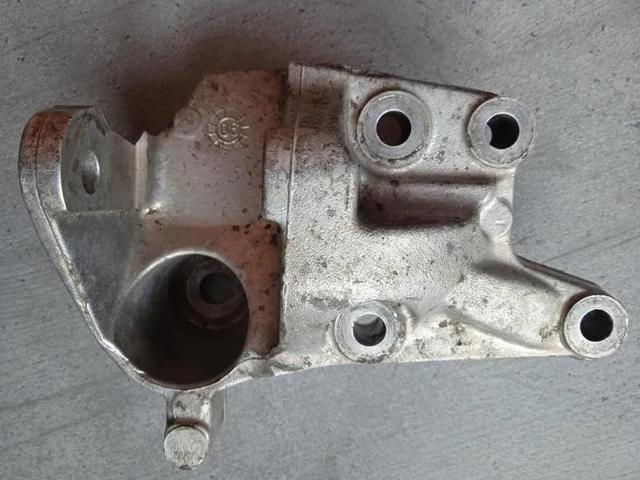 Подушка (опора) двигуна, права передня 1839E0 PEUGEOT