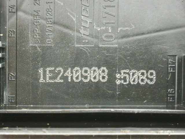 Коробка запобіжників 1K0937125A VAG