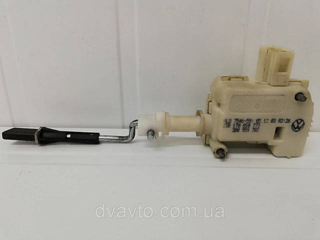 Мотор-привід відкриття лючка бака 1T0810773 VAG