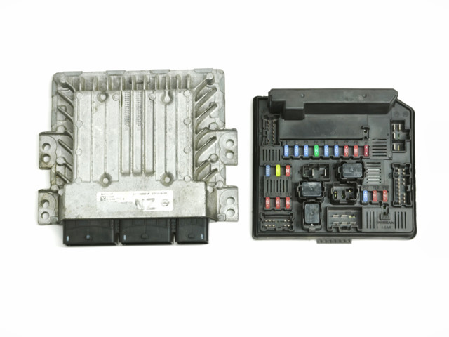 Блок двигуна 237101449R NISSAN