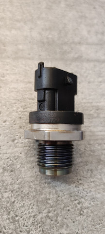 Датчик тиску палива 281006187 BOSCH