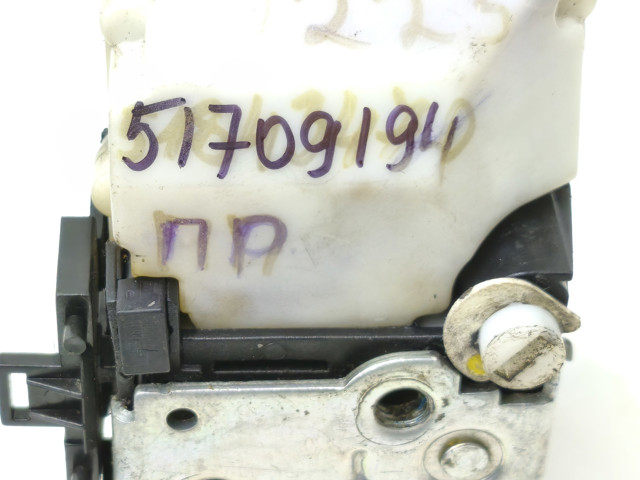 Замок дверей бічних (зсувної) внутрішній 51709194 FIAT