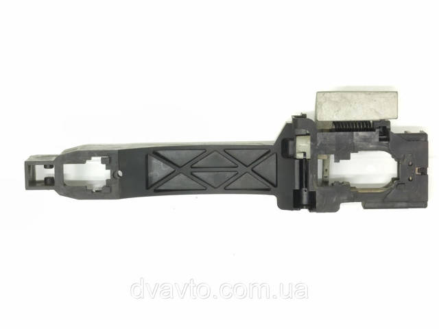 Тримач зовнішньої ручки дверей, передніх лівих 80611EB300 NISSAN
