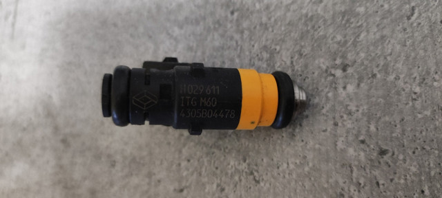 Форсунка вприску палива 8200029611 RENAULT