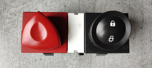 Аварійна кнопка Рено Сценік 2