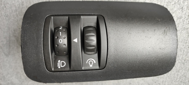 Кнопка коректора фар 8200121805 RENAULT