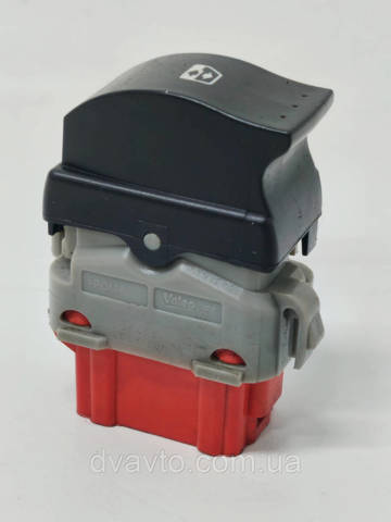 Центральна кнопка підйомника стекол 8200199518 RENAULT