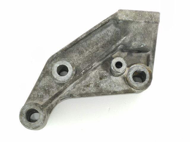 Кронштейн подушки (опори) двигуна, правої 8200404274 RENAULT