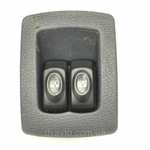 Кнопка підйомника заднього скла 8200467793 RENAULT