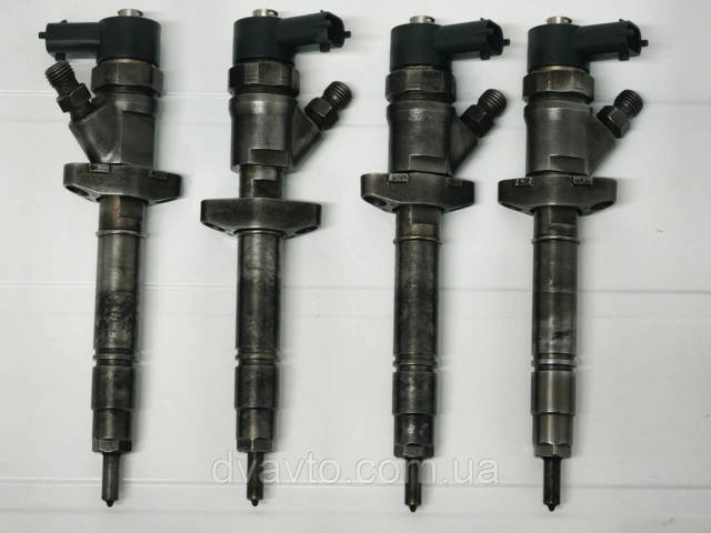 Форсунка дизельна в зборі, розпилювач + тримач 8200484403 RENAULT