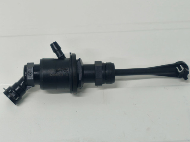 Циліндр зчеплення, головний 8200492744 RENAULT