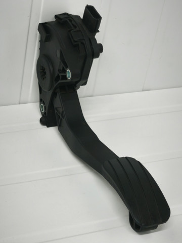 Підаль газу 8200672367 RENAULT