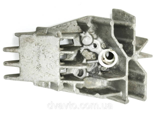 Кронштейт кріплення форсунки 8200771226 RENAULT