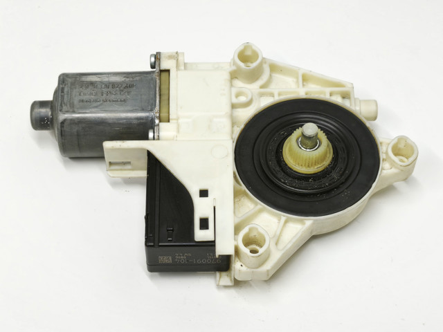 Моторчик склопідйомника двері задніх, лівих 827310001R RENAULT