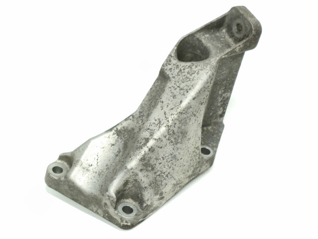 Кронштейн подушки (опори) двигуна, лівої 8D0199307P VAG