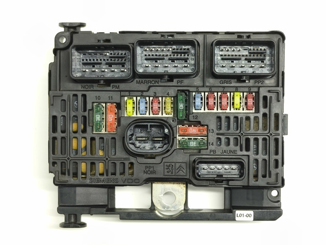 Коробка запобіжників 9656086080 PEUGEOT