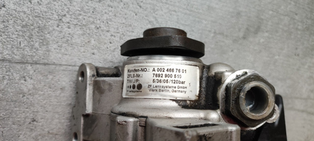 Насос гідравліки A0024667601 MERCEDES