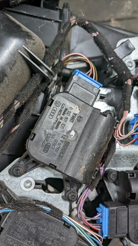 Двигун заслінки рециркуляції повітря 0132801320 VAG