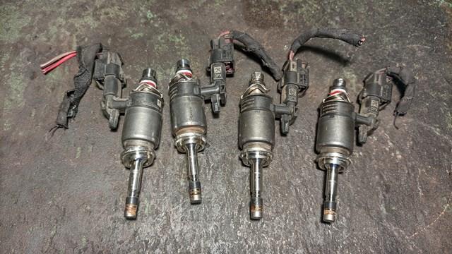Форсунка вприску палива 04E906036AD VAG