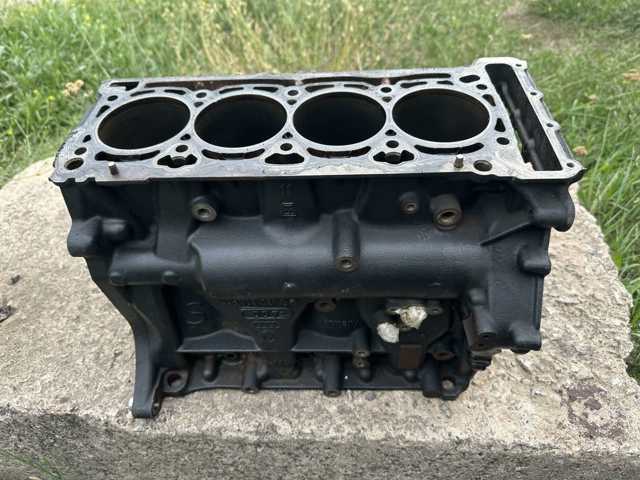 Блок циліндрів двигуна 06H103011T VAG