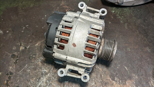Авто генератор 06H903017S VAG
