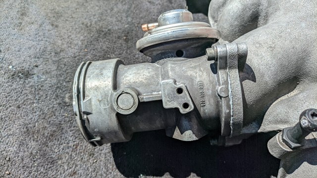 Клапан EGRсістеми рециркуляції відпрацьованих газів 070128073 VAG