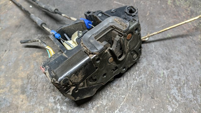 Замок дверей водія 1018011207 GEELY