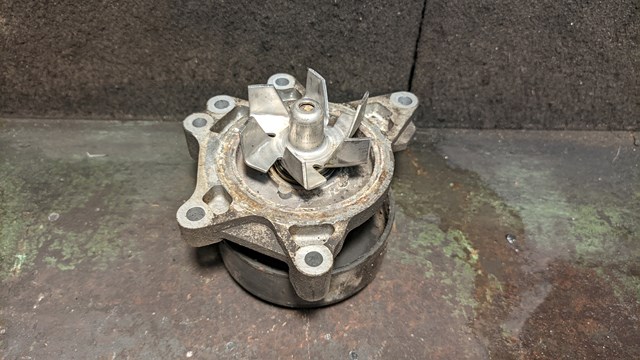 Насос системи охолодження 1136000158 GEELY