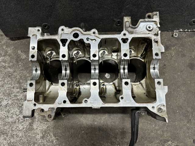 Блок двигуна 1141029355 TOYOTA
