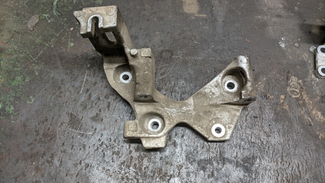 Кронштейн генератора 11710ED50C NISSAN
