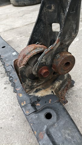 Подушка двигуна передня 123610R040 TOYOTA