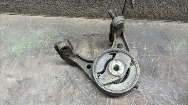 Задня опора двигуна 1237126010 TOYOTA