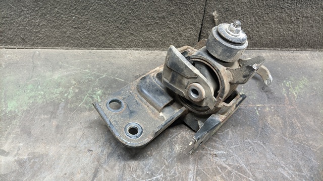 Ліва опора двигуна 1237226010 TOYOTA