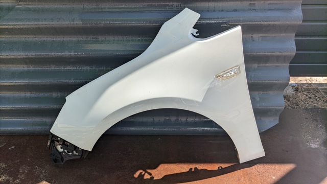 Бічна частина передня ліва 13302207 OPEL