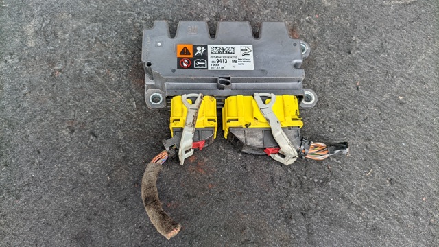 Блок управління airbag 13589413 OPEL