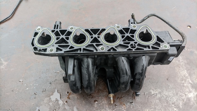 Колектор впускний 140035357R RENAULT