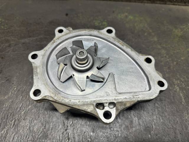 Насос охолоджуючої рідини 1610029496 TOYOTA