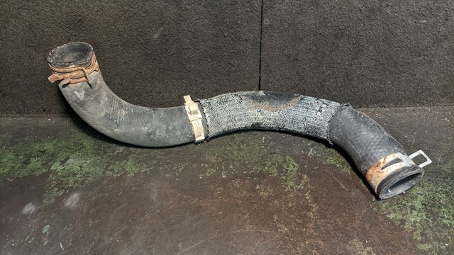 Шланг/патрубок радіатора охолодження, нижній 1657126160 TOYOTA