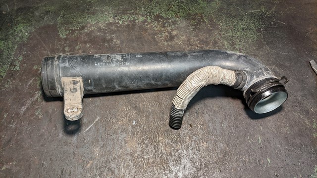Патрубок повітряний, вхід в турбіну (наддув) 1K0129654AR VAG