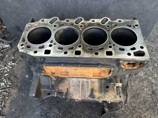 Блок циліндрів двигуна 211004A020 HYUNDAI