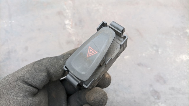 Кнопка аварійки 252908988R RENAULT
