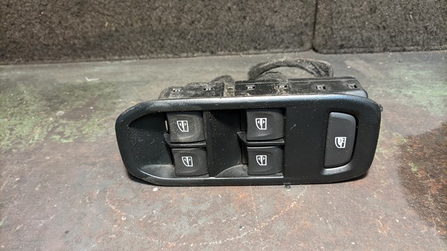 Кнопковий блок керування склопідіймачами передній лівий 254112588R RENAULT