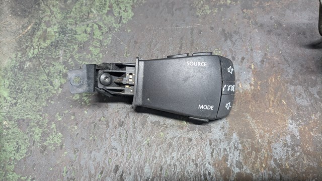 Перемикач підрульовий, управління аудіо системою 255522187R RENAULT