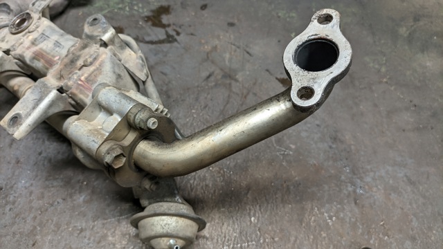Патрубок системи рециркуляції ВГ 2561126020 TOYOTA