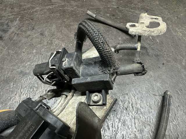 Клапан соленоїд регулювання заслонки EGR 258600R011 TOYOTA