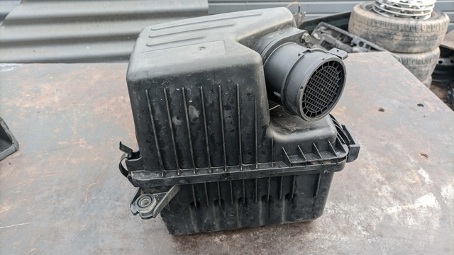 Корпус повітряного фільтра, верхня частина 281112B200 HYUNDAI